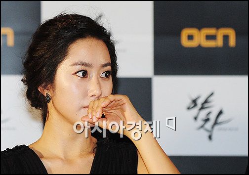 [포토]전혜빈 '기자회견, 긴장되네'