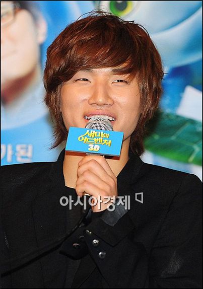 Big Bang member Daesung speaks at a press conference for animated film "Sammy's Adventures: The Secret Passage" held at a CJ CGV theater in Seoul, South Korea on December 7, 2010. [Park Sung-ki/Asia Economic Daily]