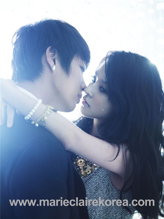 [포토]우리-윤두준, 아찔 키스신에 팬들 '와~'