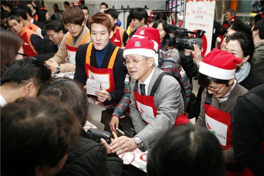 [포토]2010 SK행복나눔 바자회 "호떡 사세요~"