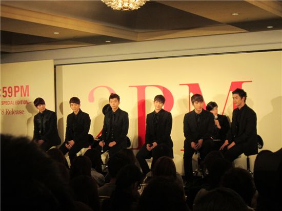 Boy group 2PM talks to media outlets at a press conference held ahead of their showcase in Tokyo, Japan. [JYP Entertainment]