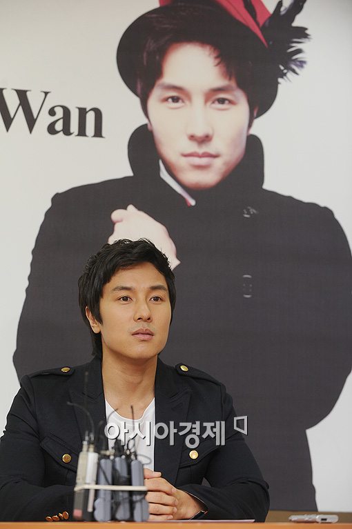 [포토]김동완 '팬들과 공식적인 첫 만남'