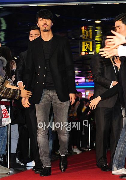 [PHOTO] Cha Seung-won, Kim Min-jong at "Athena" red carpet event