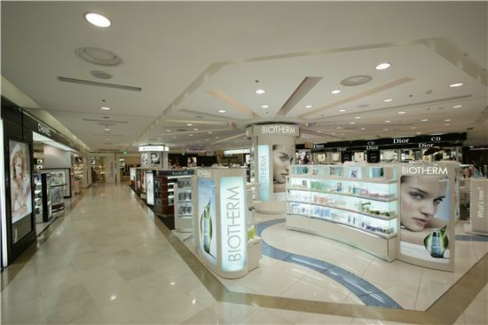 롯데면세점 사상 첫 매출 2조 돌파