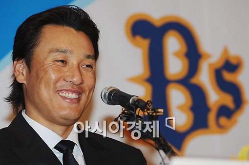 이승엽, 친정팀 巨人 상대 쓰리런…"올해 첫 장타, 기분 좋다"
