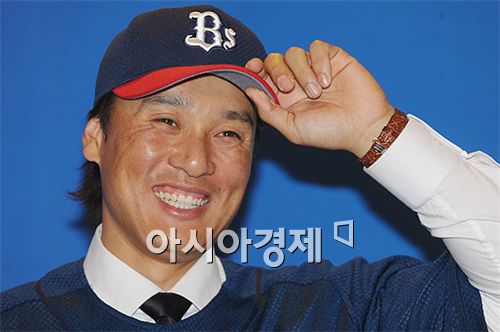 日 언론 "끝내기 홈런 때린 이승엽, 한국의 보배" 극찬