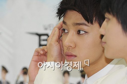 [포토]이기광, 세심한 관리(?)