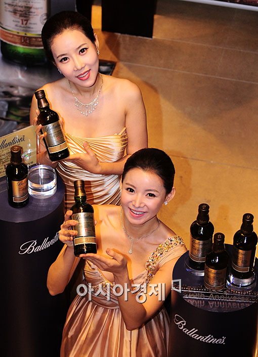 [포토] '이건 먹지 말고 소장하세요~'