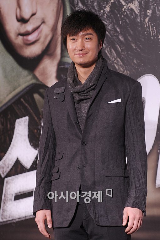 [포토]박해일, 거칠고 단순한 불법택시 운전기사