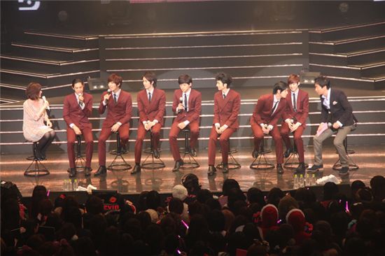 Koeran idol group U-Kiss in Japan [NHMedia]