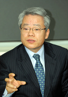 황건호 회장 '마당발 행보' 큰 결실