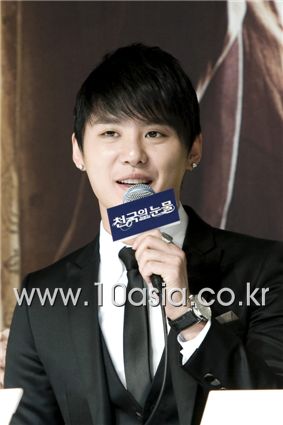 Kim Junsu speaks at a press conference for musical "Tears of Heaven" held at the Imperial Palace hotel in Seoul, South Korea on December 13, 2010. [Lee Jin-hyuk/10Asia]