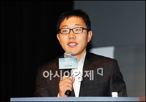 [포토]김제동 '영화 글러브, 야구 영화라 제가 사회를'