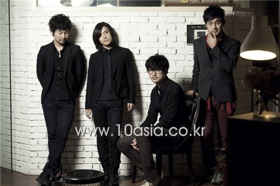 From left, Vodka Rain members Lee Haewan, Seo Sangjoon, Joo Yoonha and Ahn Seung-joon. [Lee Jin-hyuk/10Asia]