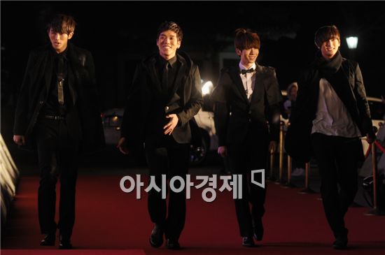 [PHOTO] 2AM arrives at MelOn music awards