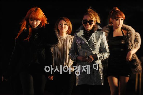 [PHOTO] 2NE1 arrives at MelOn music awards
