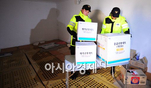 [포토] 방공호 점검하는 경찰
