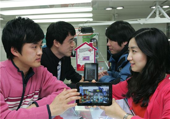 LG유플러스가 오는 22일부터 삼성전자의 태블릿PC '갤럭시탭'을 출시한다.