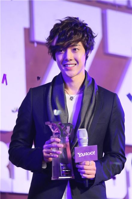 Kim Hyun-joong at the Yahoo! Buzz Awards 2010 [KEYEAST]