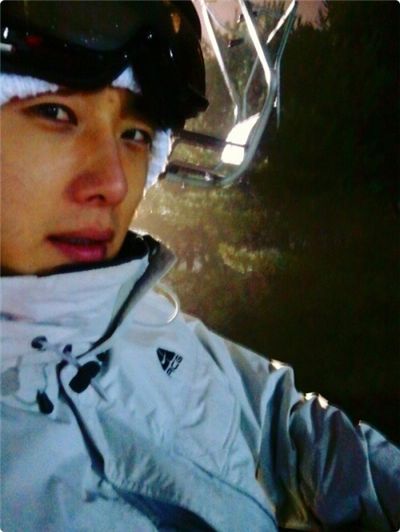 Korean actor Jung Il-woo at a ski resort. [Jung Il-woo's official Twitter site]