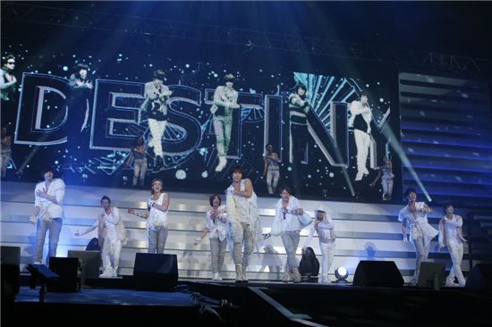 Choshinsung attracts 12,000 fans to concert in Japan