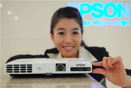 한국엡손, 초슬림·고해상 프로젝터 12종 출시 