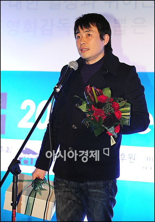 [포토]류승완 감독, 디렉터스컷 감독상 수상