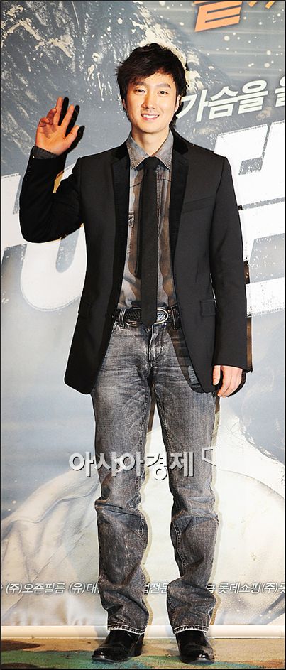 [PHOTO] Park Hae-il at "Heartbeat" presser 