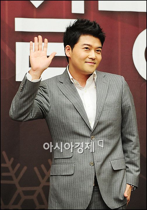 [포토]전현무 아나운서 'KBS 최고 깜찍이'