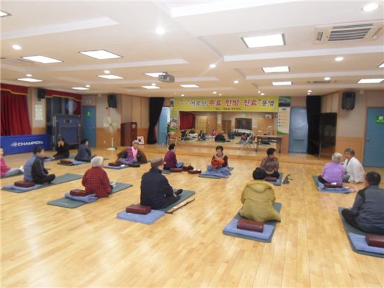 관악구 행운동주민센터 ‘무료 한방진료소’ 열어