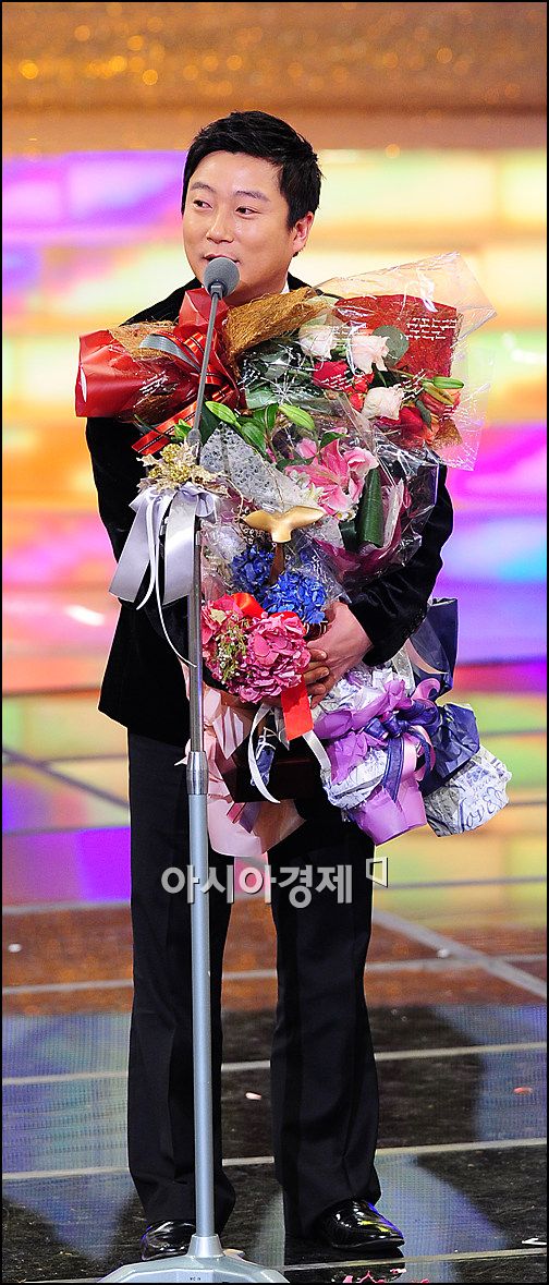 [포토]이수근, KBS연예대상 우수상 수상