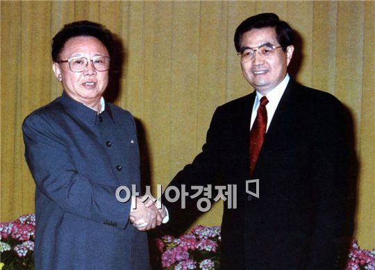 2004년 만난 김정일과 후진타오주석