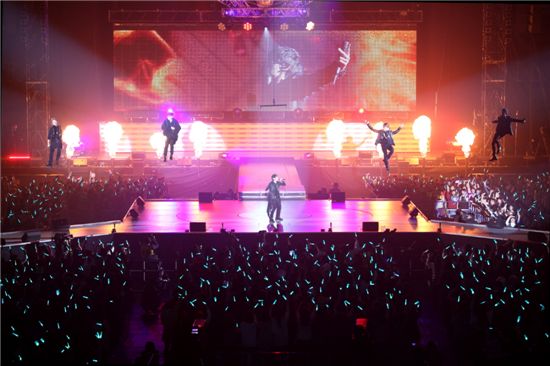 SHINee at their concert in Japan. [SM Entertainment]