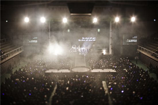 Korean ballad group 2AM during their solo concert "Saint o'clock" [Big Hit Entertainment]