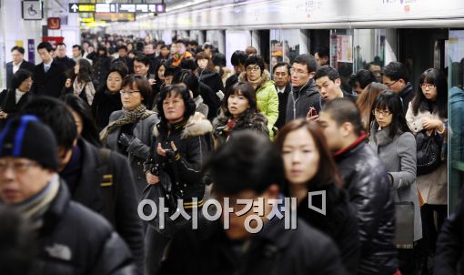 [포토]폭설! 지하철은 인산인해
