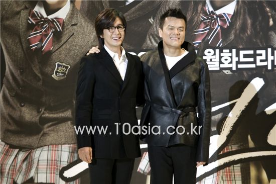From left, Bae Yong-joon and Park Jin-young pose during the press conference for KBS' upcoming musical drama "Dream High" held at Ilsan Kintex in Gyeong-gi Province, South Korea on December 27, 2010. [Lee Jin-hyuk/10Asia]