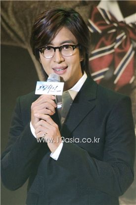 Bae Yong-joon speaks during the press conference for KBS' upcoming musical drama "Dream High" held at Ilsan Kintex in Gyeong-gi Province, South Korea on December 27, 2010. [Lee Jin-hyuk/10Asia] 