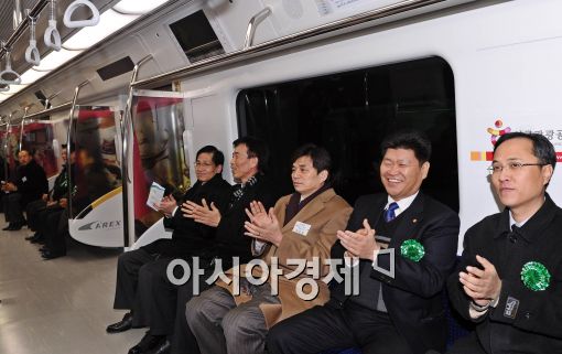 [포토]인천공항철도 완전 개통...서울~인천공항 43분!  
