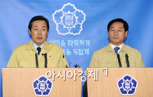 전국 가축 4% 살처분… 구제역 ‘심각’단계 격상(종합)