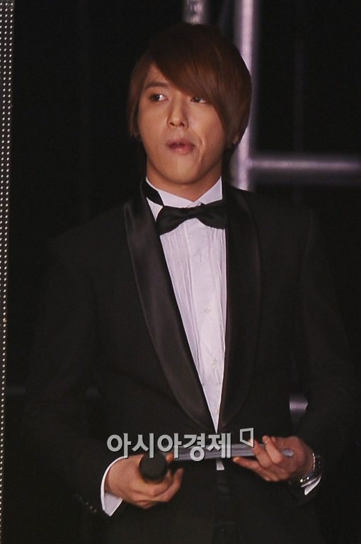 [포토]'민폐MC' 정용화 '실수하지 말아야지'