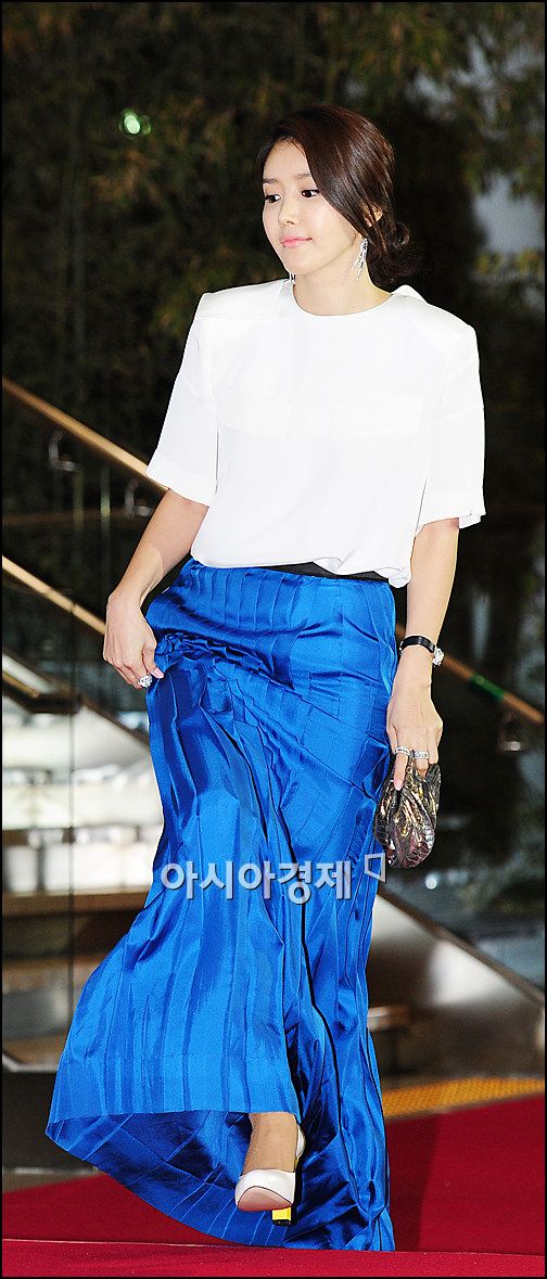 [포토]채정안 '드레스 밟을라, 조심조심'