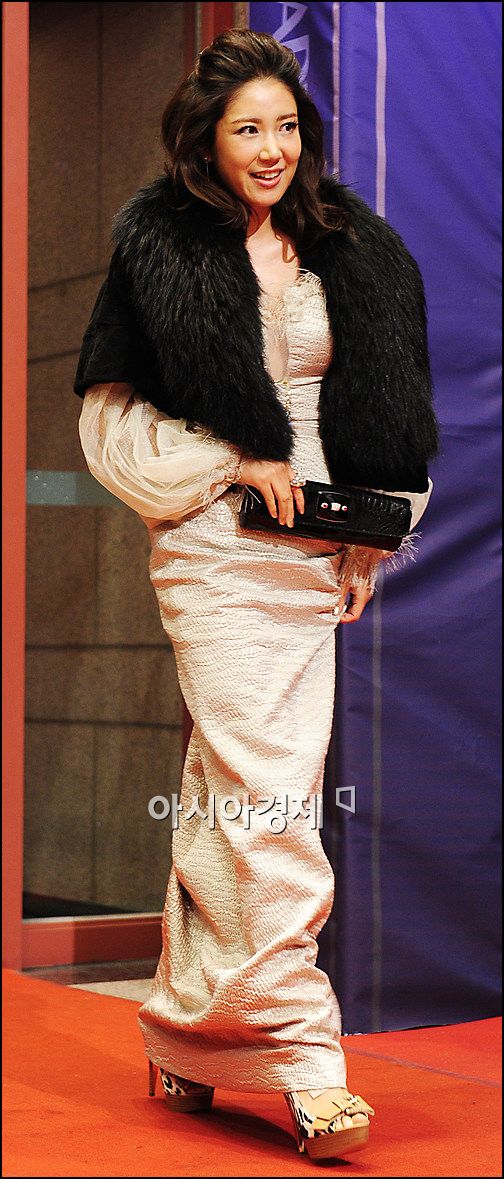 [포토]SBS 연기대상 레드카펫 밟는 유호정