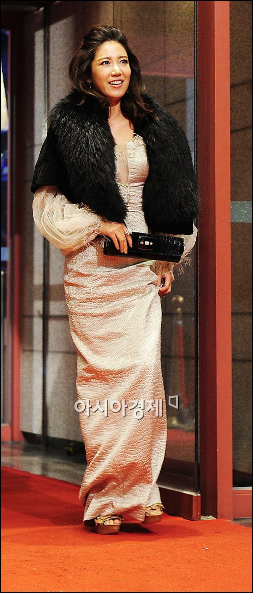 [포토]SBS 연기대상 레드카펫 밟는 유호정