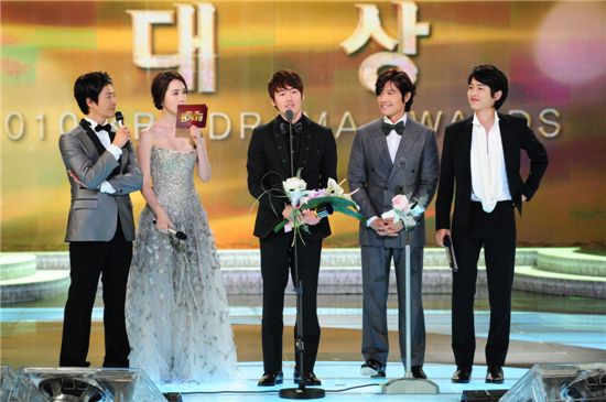 KBS 연기대상, SBS 연기대상에 시청률 밀렸다!