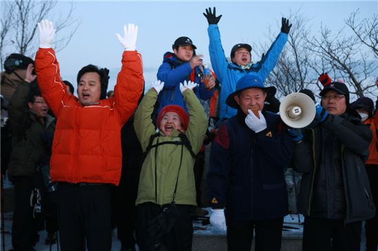 강북구, 북한산 시단봉서 새 해 첫 해맞이 행사 가져
