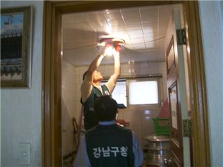 전등 교체 