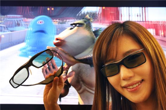 [CES2011]삼성, '실루엣'과 손잡고 명품 3D 안경 공개