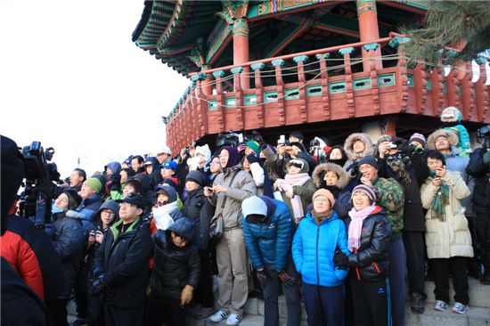 성동구, 응봉산 팔각정서 해맞이 행사 가져 