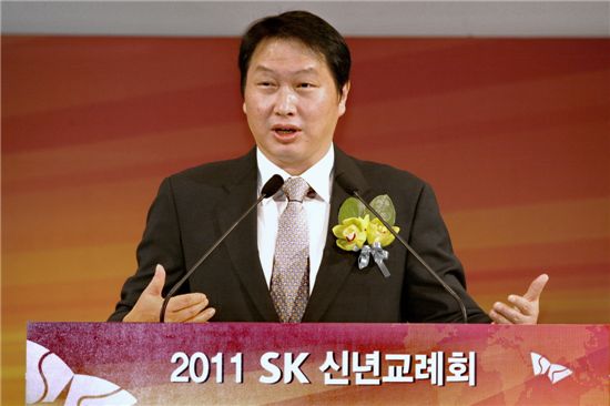 ▲ 최태원 SK그룹 회장이 3일 서울 광장동 워커힐호텔에서 신년사를 통해 임직원을 격려하고 있다.