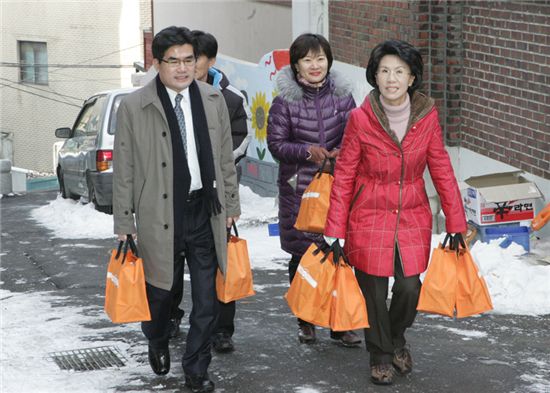 진수희 복지부장관, 민생현장 속 이색 시무식 